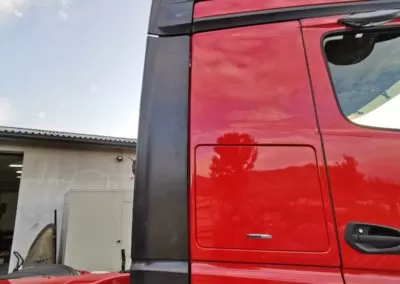 red daf with black spoiler