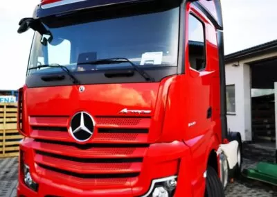 red daf with black spoiler