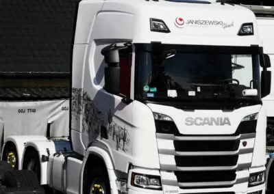 Spoiler with solar installation on Scania