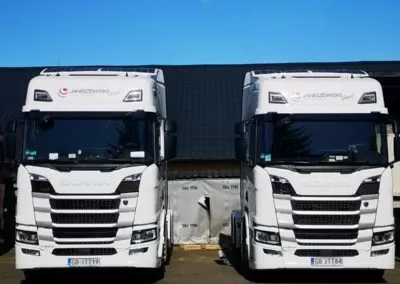 Roof spoiler with solar installation on Scania