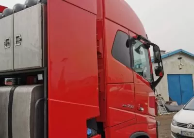 produkcją spojlerów, podwyższeń dachowych