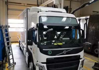 produkcją spojlerów, podwyższeń dachowych